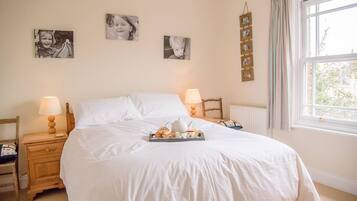 Cottage (4 Bedrooms) | 4 bedrooms, laptop workspace, iron/ironing board, free WiFi