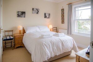 4 Schlafzimmer, laptopgeeigneter Arbeitsplatz, Bügeleisen/Bügelbrett
