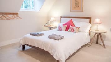 2 bedrooms, laptop workspace, iron/ironing board, free WiFi