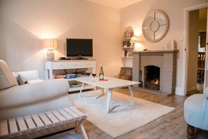 Flat-screen TV - Castle Cottage, Orford (Woodbridge)