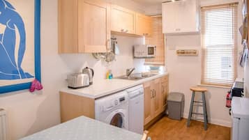 Rumah (2 Bedrooms) | Dapur pribadi | Microwave, oven, kompor, dan mesin pencuci piring