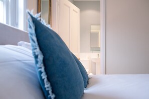 2 chambres, espace de travail pour ordinateurs portables