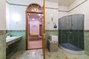 City Apartment, 3 Bedrooms | Bathroom | Hair dryer, slippers, towels, soap - Home Apart 4 (Minsk)