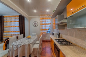 City Apartment, 3 Bedrooms | Private kitchen | Full-sized fridge, microwave, oven, stovetop