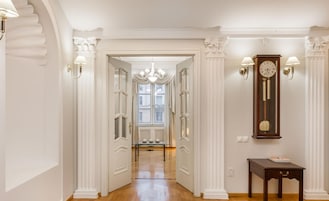 Elite Apartment | Living area | 100-cm flat-screen TV with digital channels, TV