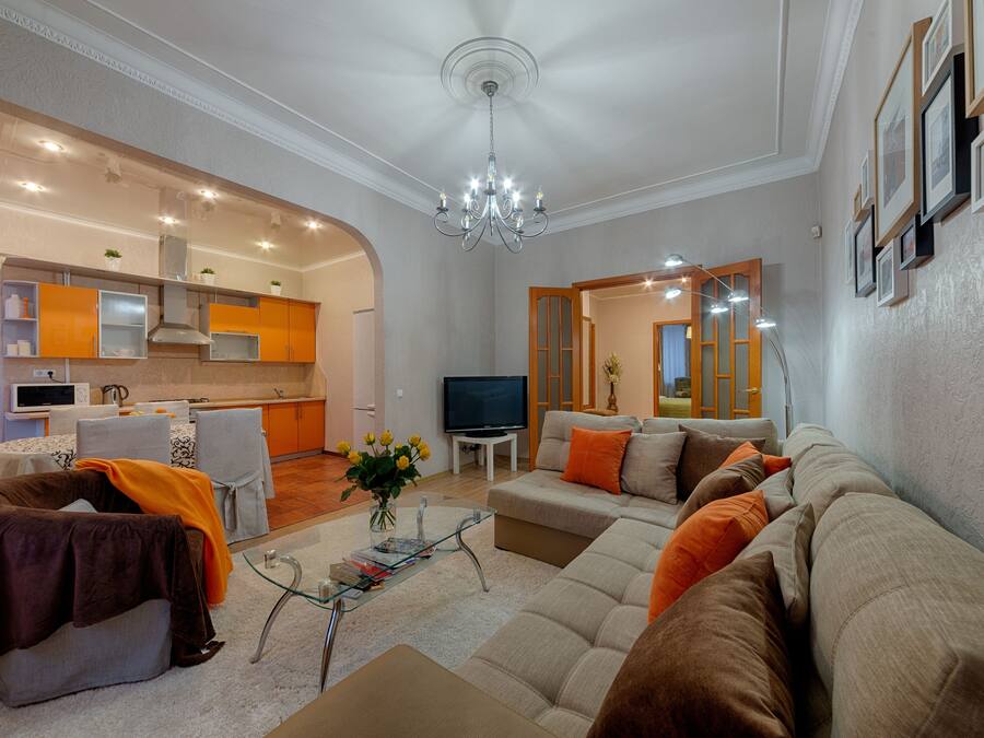 City appartement, 3 slaapkamers | Woonruimte | Een 100-cm flatscreentelevisie met digitale zenders en televisie