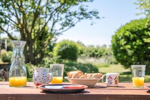 Outdoor dining - Shallow End, Orford (Woodbridge)