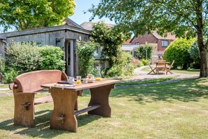 Outdoor dining - Shallow End, Orford (Woodbridge)