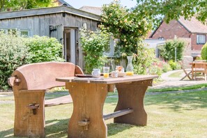 Outdoor dining - Shallow End, Orford (Woodbridge)