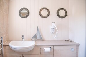 Shampoo - Shallow End, Orford (Woodbridge)