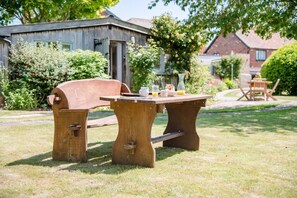 Outdoor dining - Shallow End, Orford (Woodbridge)