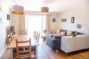 Téléviseur à écran plat, foyer