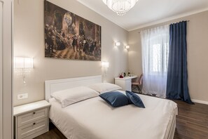 Quarto casal standard | Escrivaninha, cortinas blackout, Wi-Fi de cortesia, roupa de cama