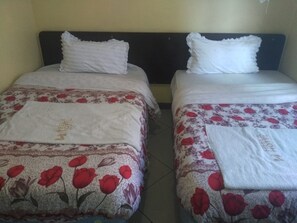 雙人或雙床房 | 1 間睡房、書桌、遮光窗簾/窗簾、免費 Wi-Fi