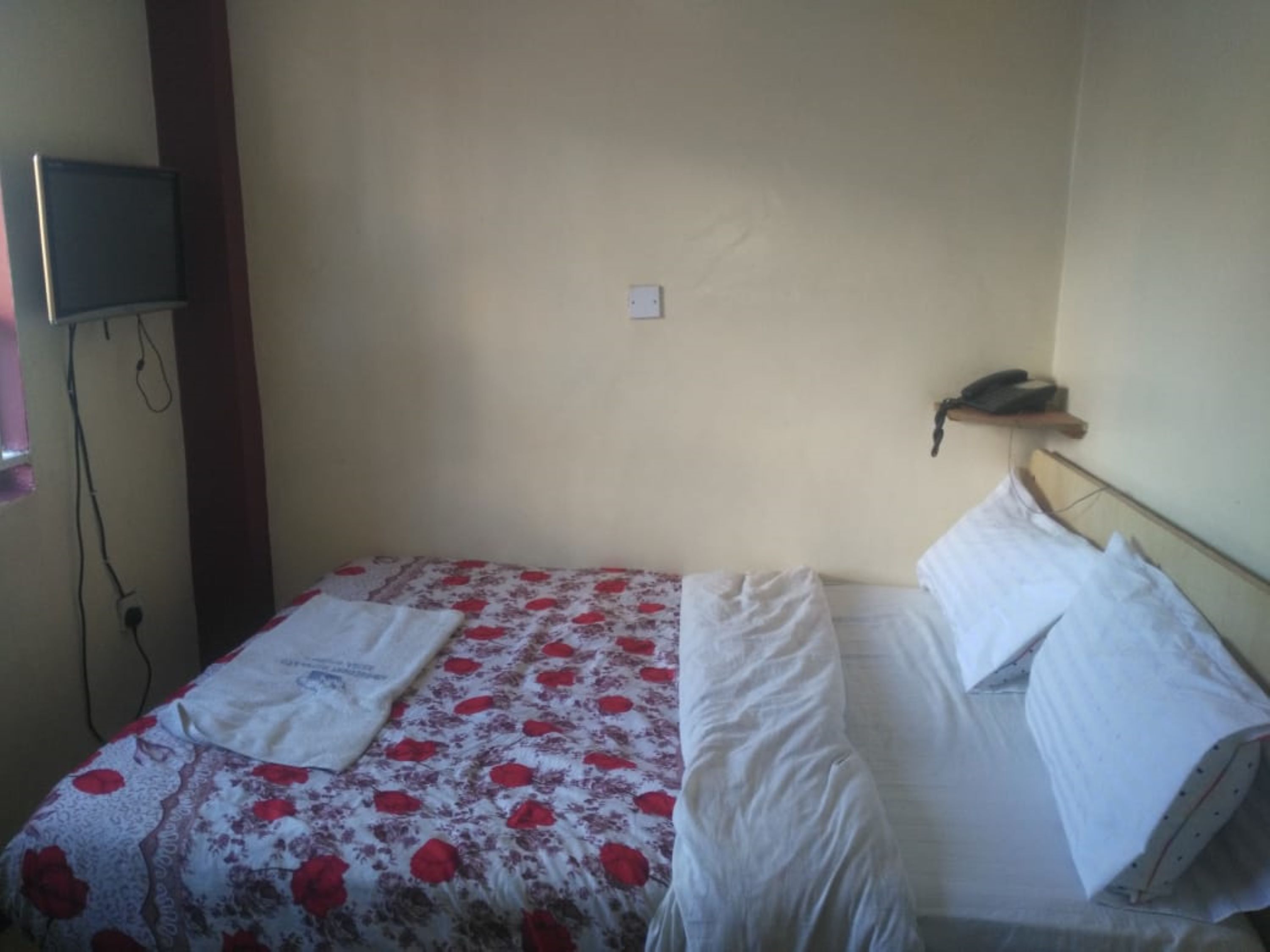 double room single use | desk, blackout curtains, free wifi, bed sheets