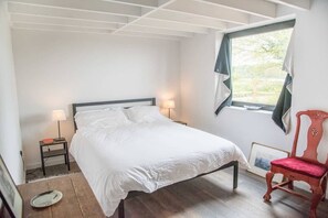House (2 Bedrooms) | 2 bedrooms, iron/ironing board, bed sheets