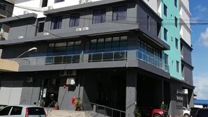 A multi-story hotel with a modern design, featuring a flat roof and a mix of white and teal colors. - Grace Hotel Semporna (Semporna)
