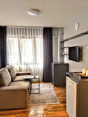 Doppelzimmer | Minibar, Schreibtisch, laptopgeeigneter Arbeitsplatz