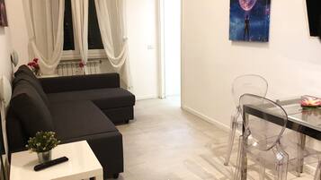 Appartamento Business, 1 camera da letto | Area soggiorno | TV a schermo piatto