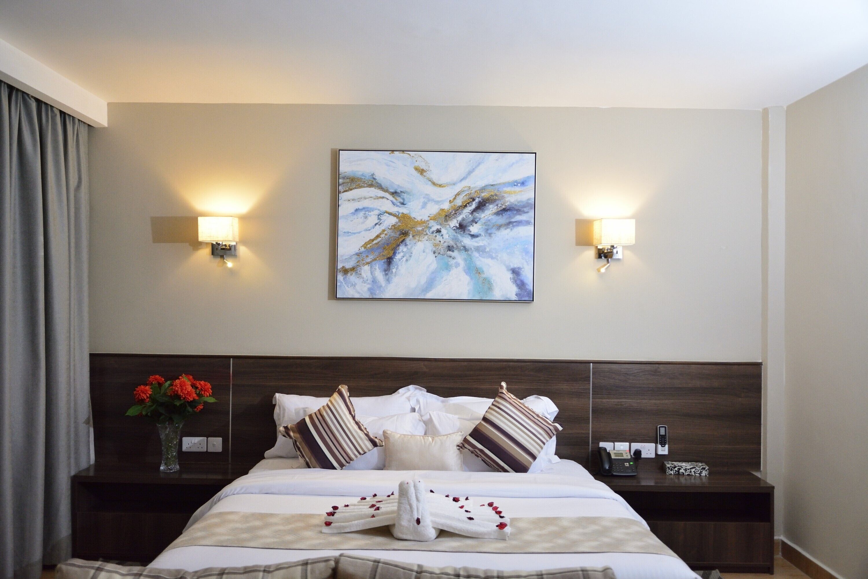 deluxe double room | minibar, in-room safe, desk, laptop workspace