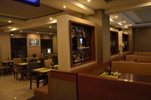 Se sirven desayunos, comidas y cenas