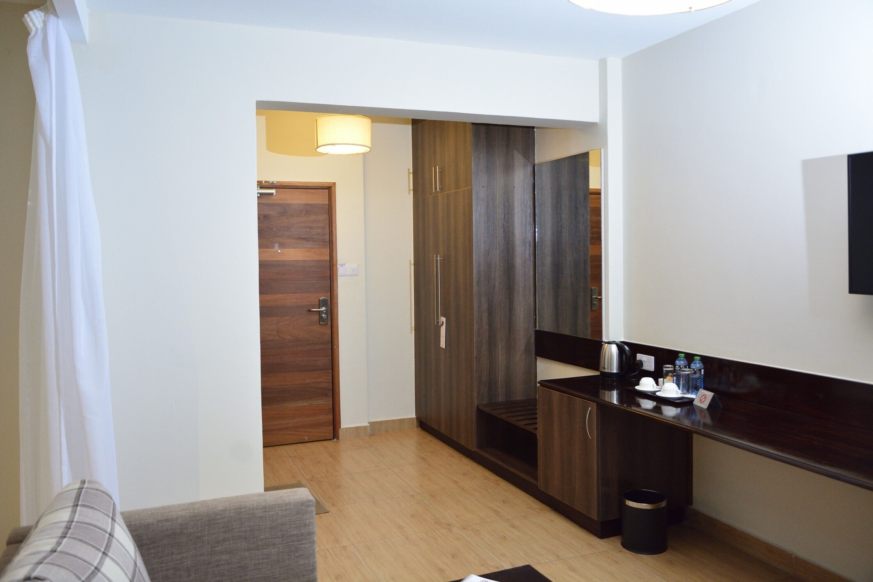 family room | minibar, in-room safe, desk, laptop workspace