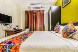 Desk, free WiFi - FabHotel High Sky Inn (Bengaluru)