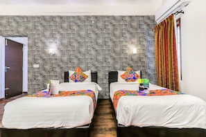 Desk, free WiFi - FabHotel High Sky Inn (Bengaluru)