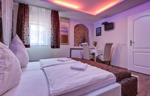 Double Room | Iron/ironing board, cribs/infant beds, free WiFi, bed sheets - Hotel  Zum Ochsen (Bietigheim)