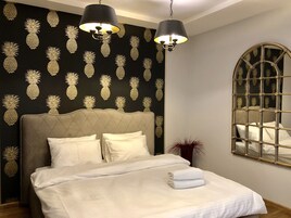 Deluxe Apartment, 3 Bedrooms | 3 bedrooms, desk, iron/ironing board, cribs/infant beds