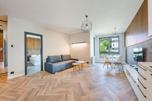 Apartment (9b/14) | Living room | 30-inch flat-screen TV with satellite channels, TV - Apartamenty Sun & Snow Silva (Gdynia)