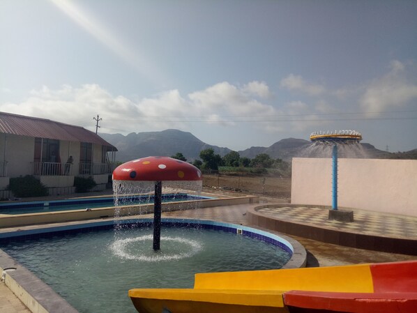Una piscina cubierta