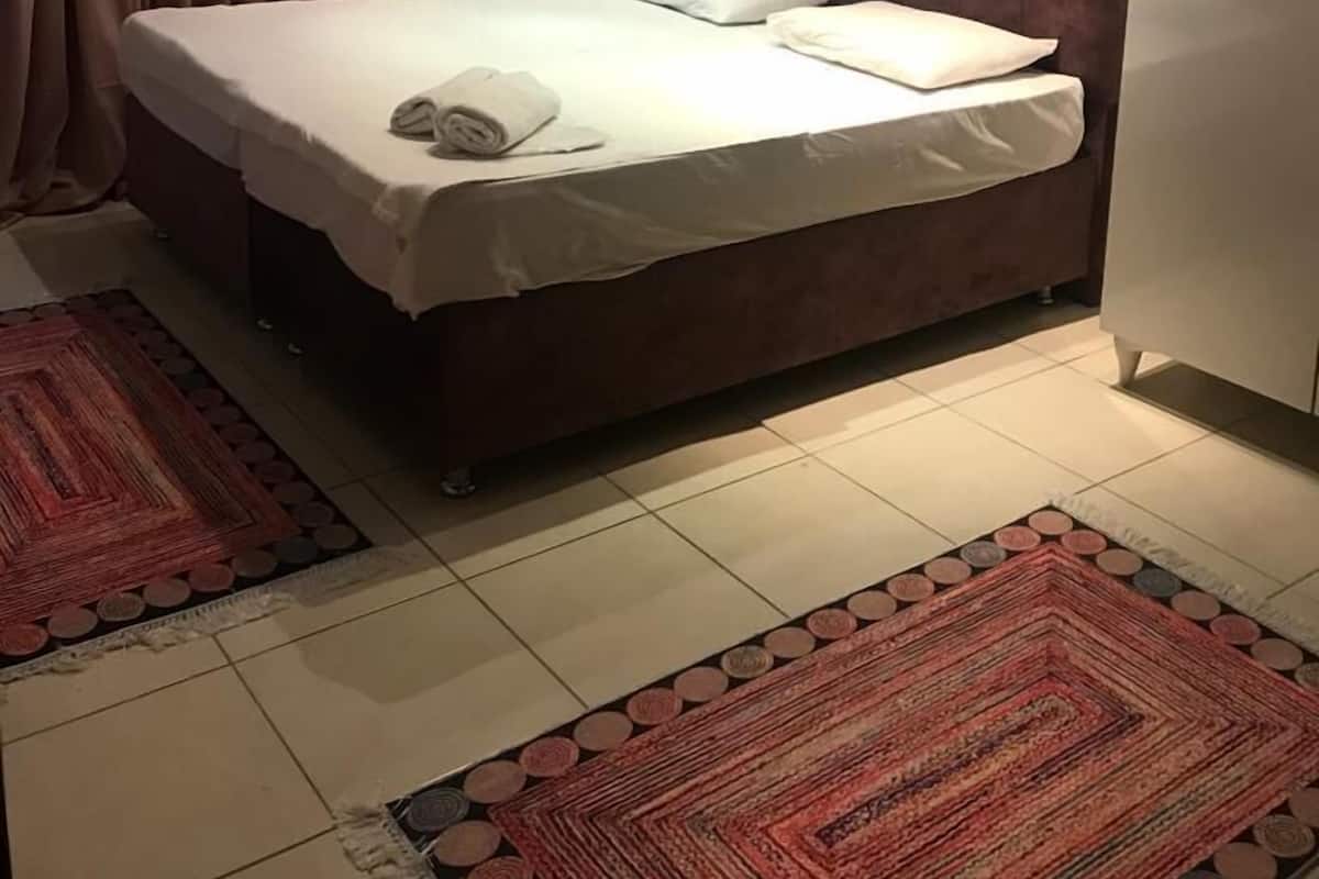 Standard Room | Desk, WiFi (free)