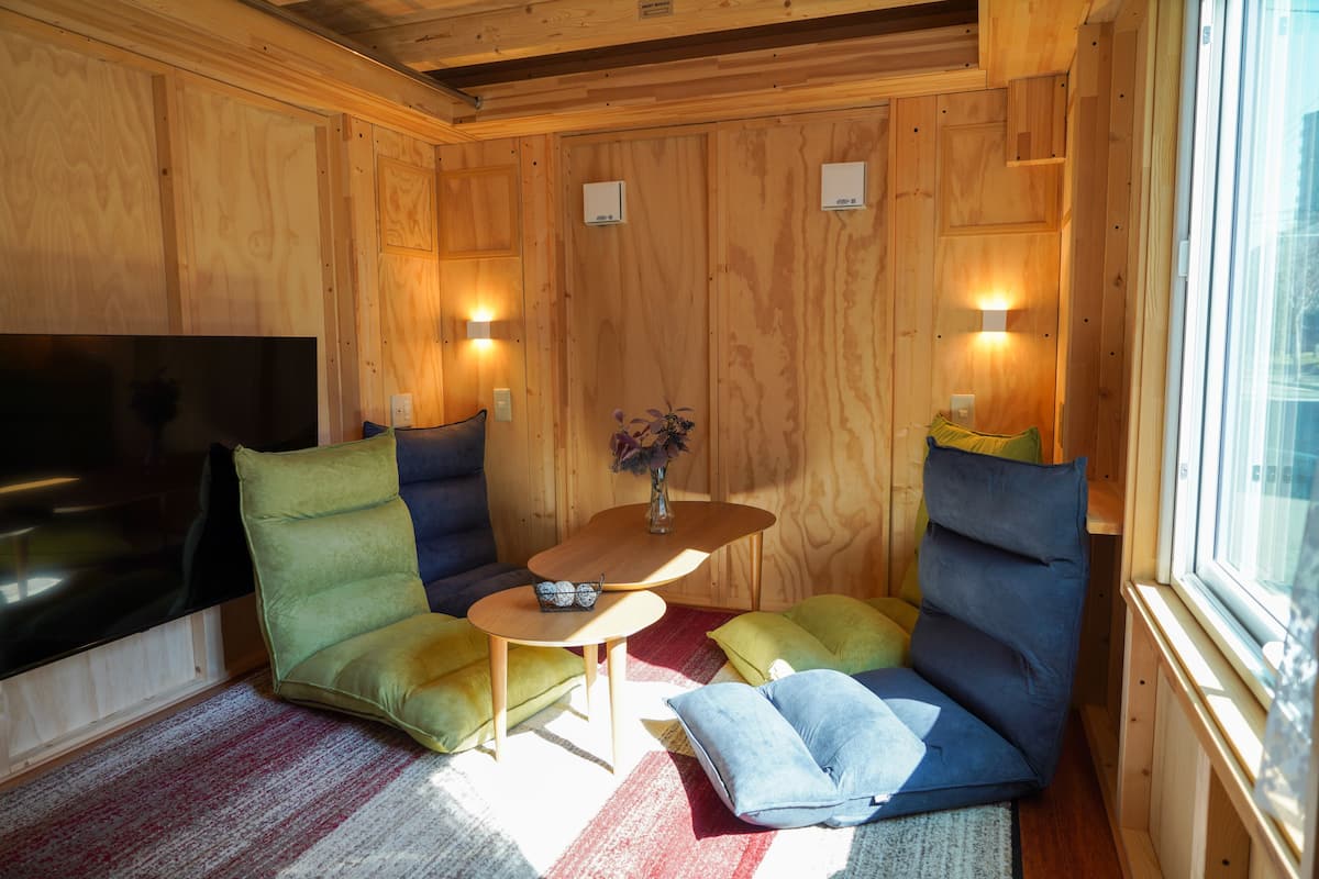 ROOM 2 JR Mobile Inn | デスク、WiFi (無料)、ベッドシーツ