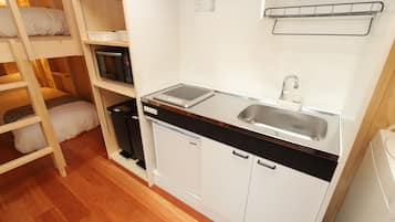 迷你雪櫃、微波爐、爐具、電熱水壺