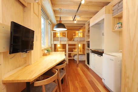 舒适客房 (3, JR Mobile Inn) | 办公桌、免费 WiFi、床单