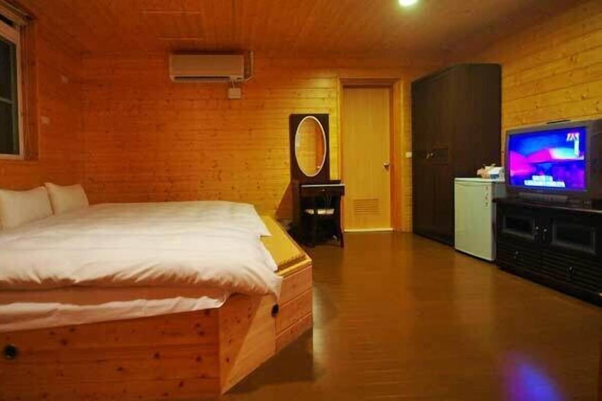 Room (5PAX) | Desk, free WiFi