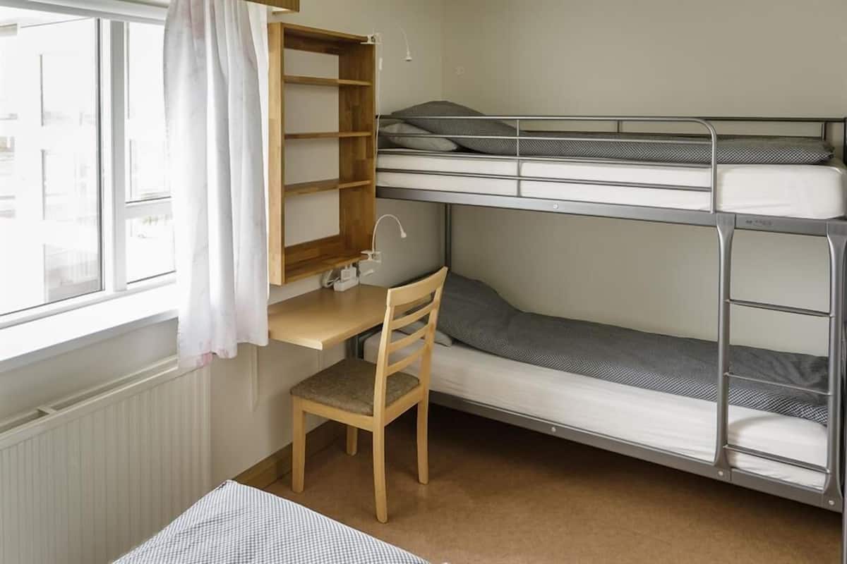 Free cribs/infant beds, free WiFi, bed sheets