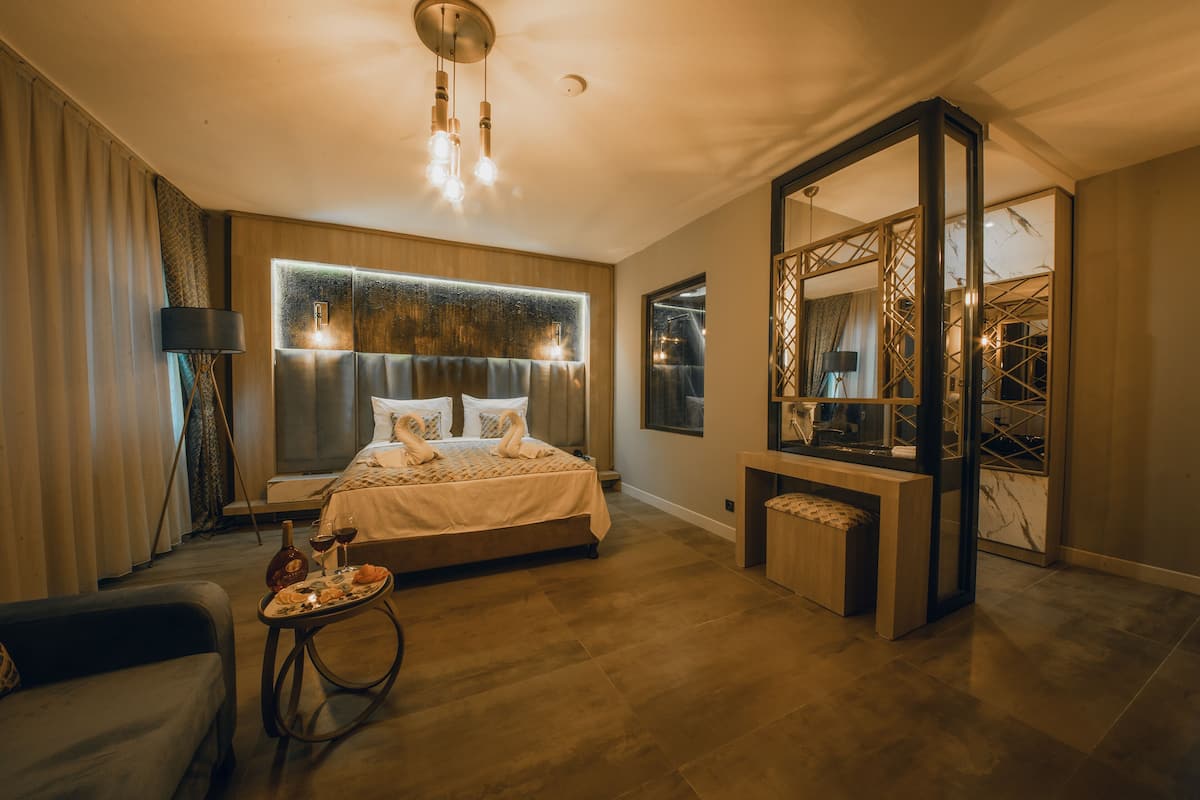 Familiekamer | 1 slaapkamer, luxe beddengoed, een minibar, een kluis op de kamer