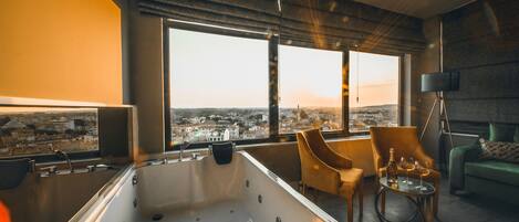 Premium Suite | Jetted tub