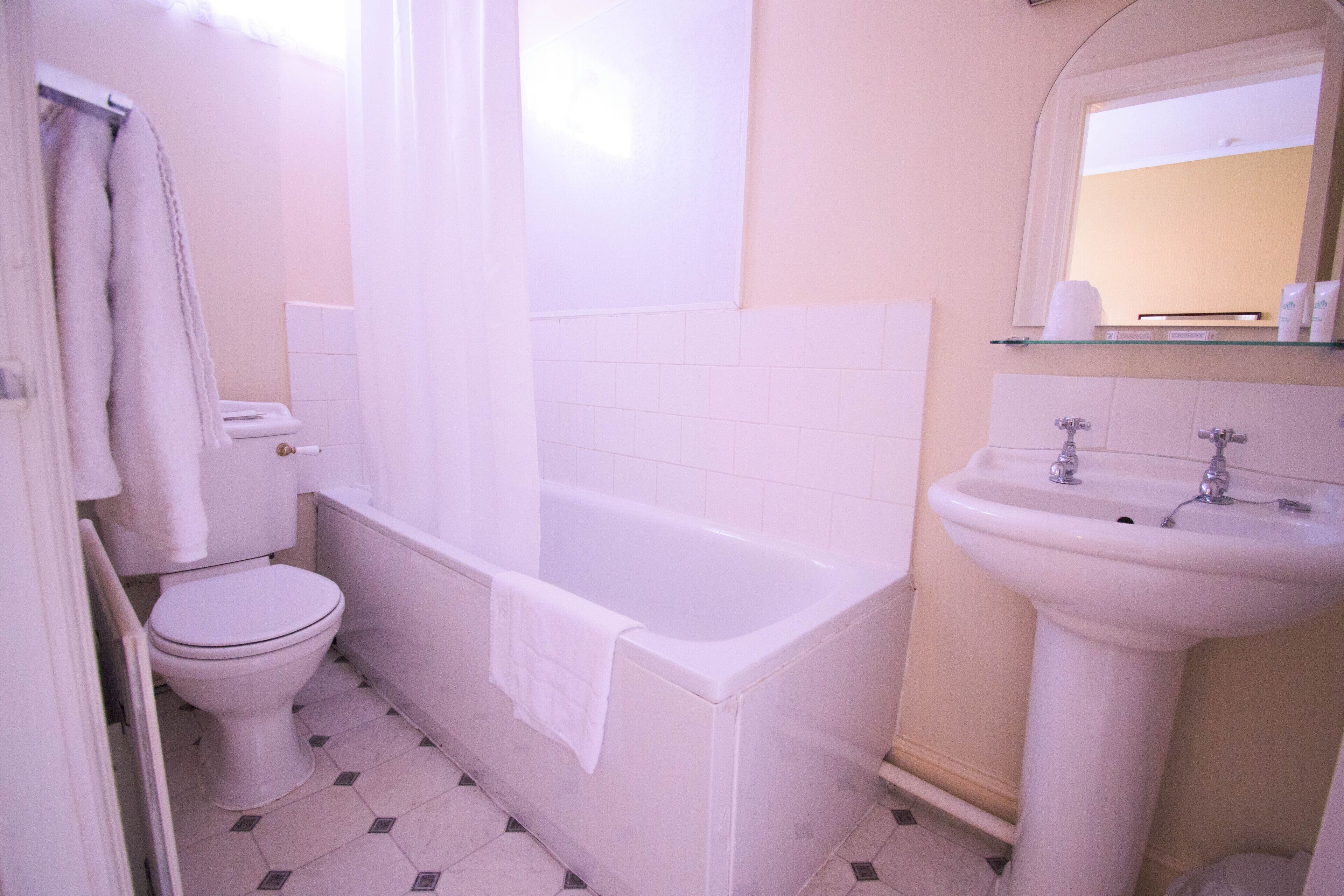 double room | bathroom | shower, free toiletries, hair dryer, towels