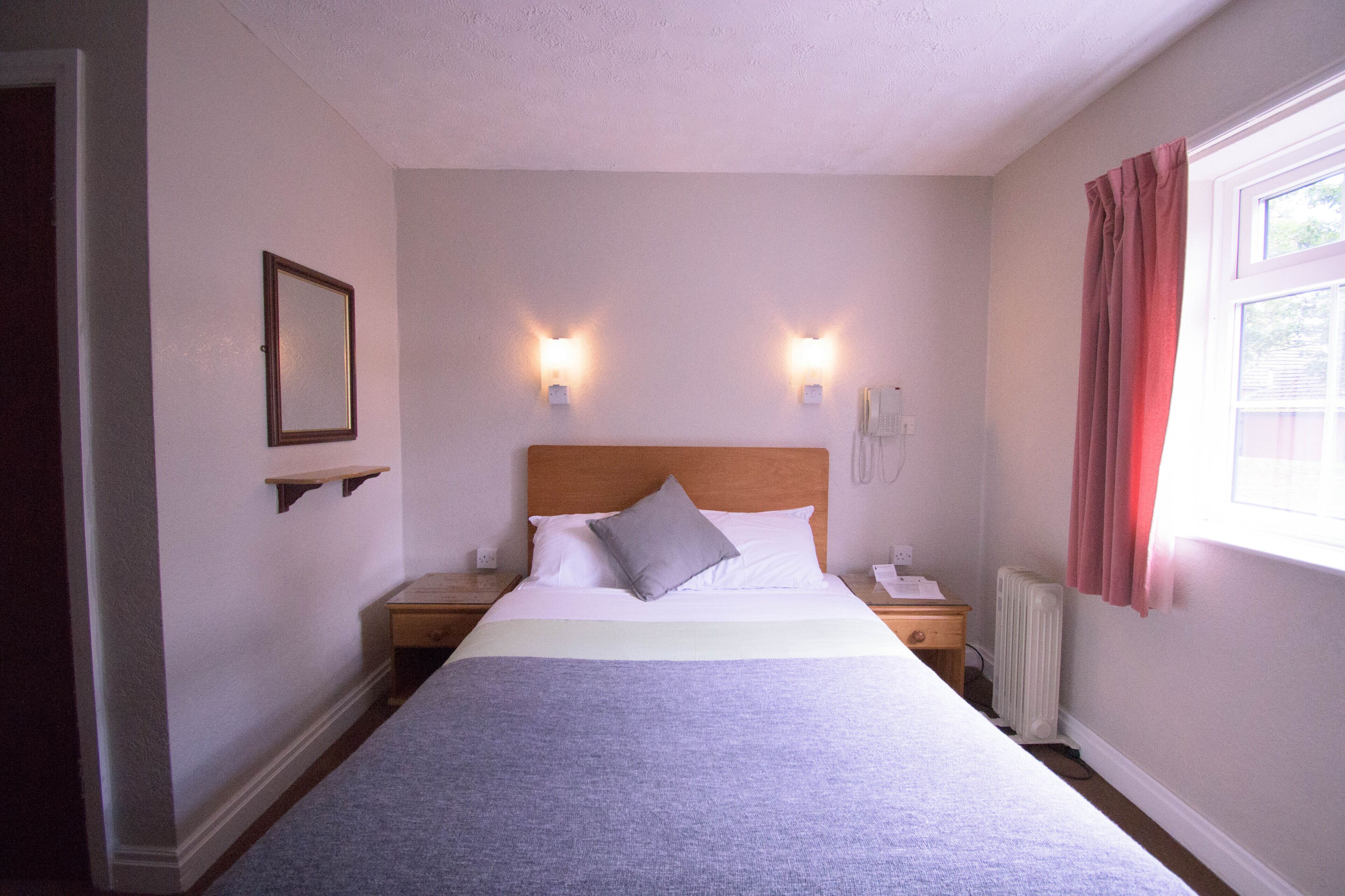 double room | 1 bedroom, individually decorated, individually furnished, desk