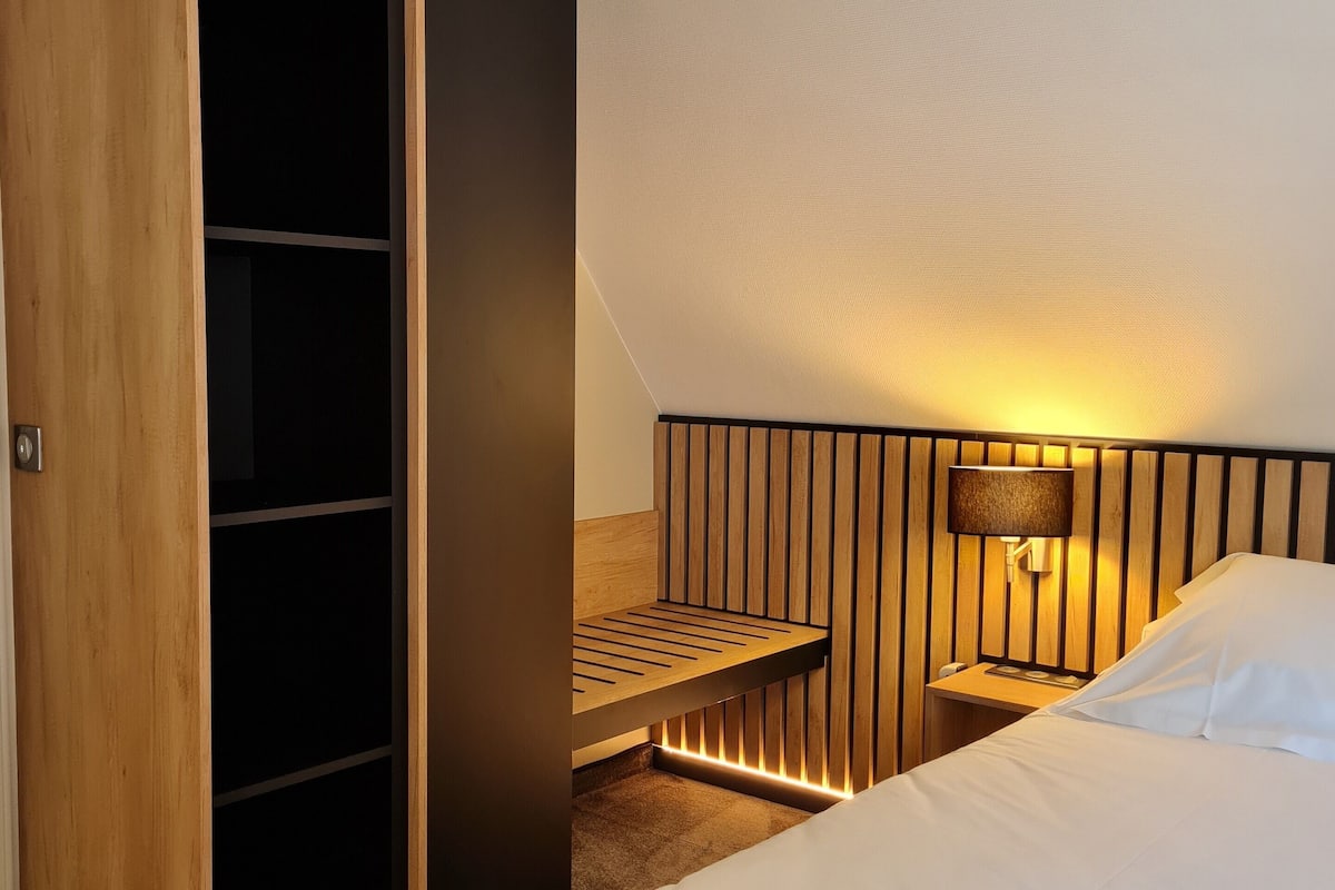 standard twin room | 1 bedroom, desk, laptop workspace, soundproofing