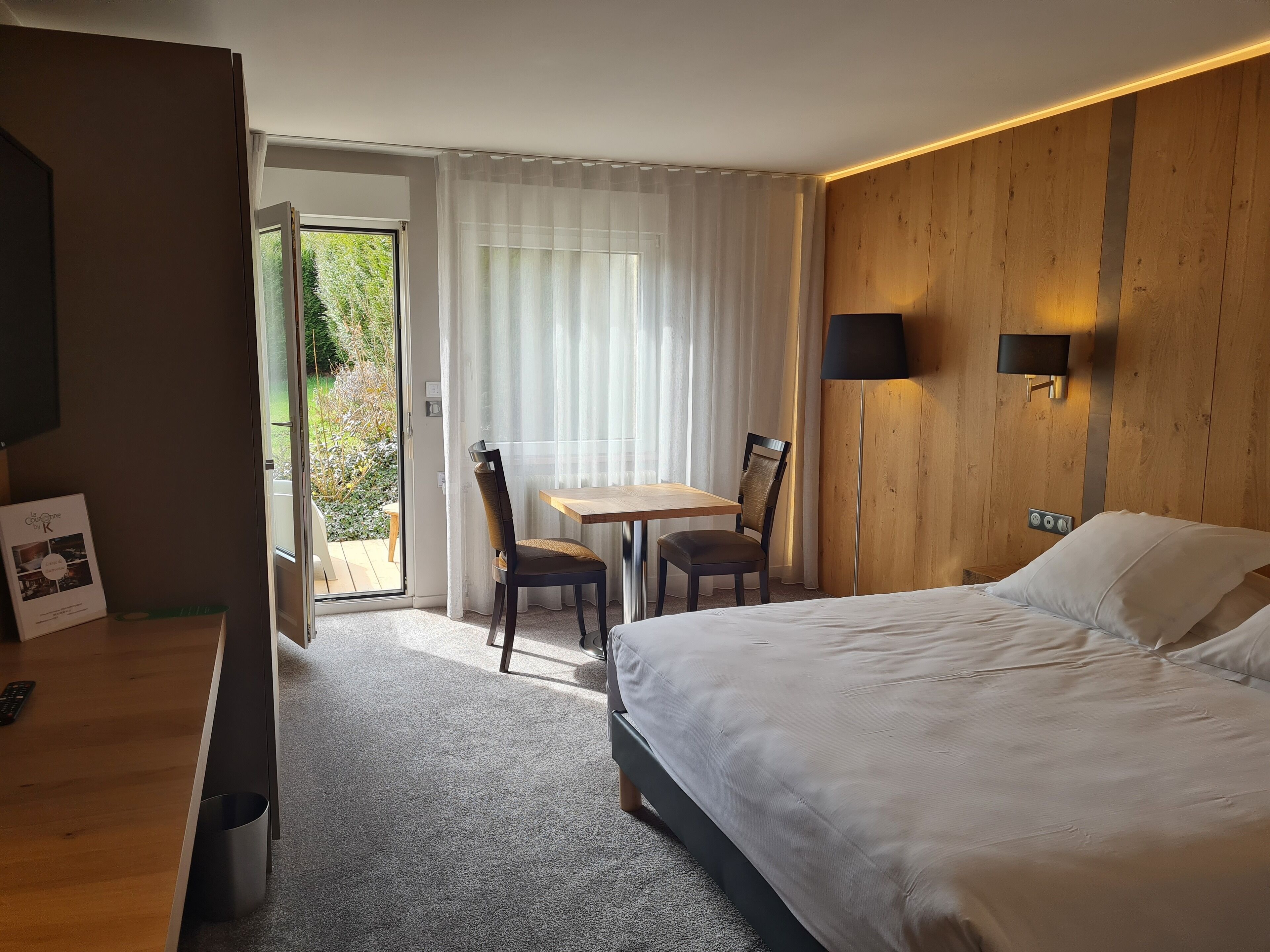 superior double room | 1 bedroom, desk, laptop workspace, soundproofing