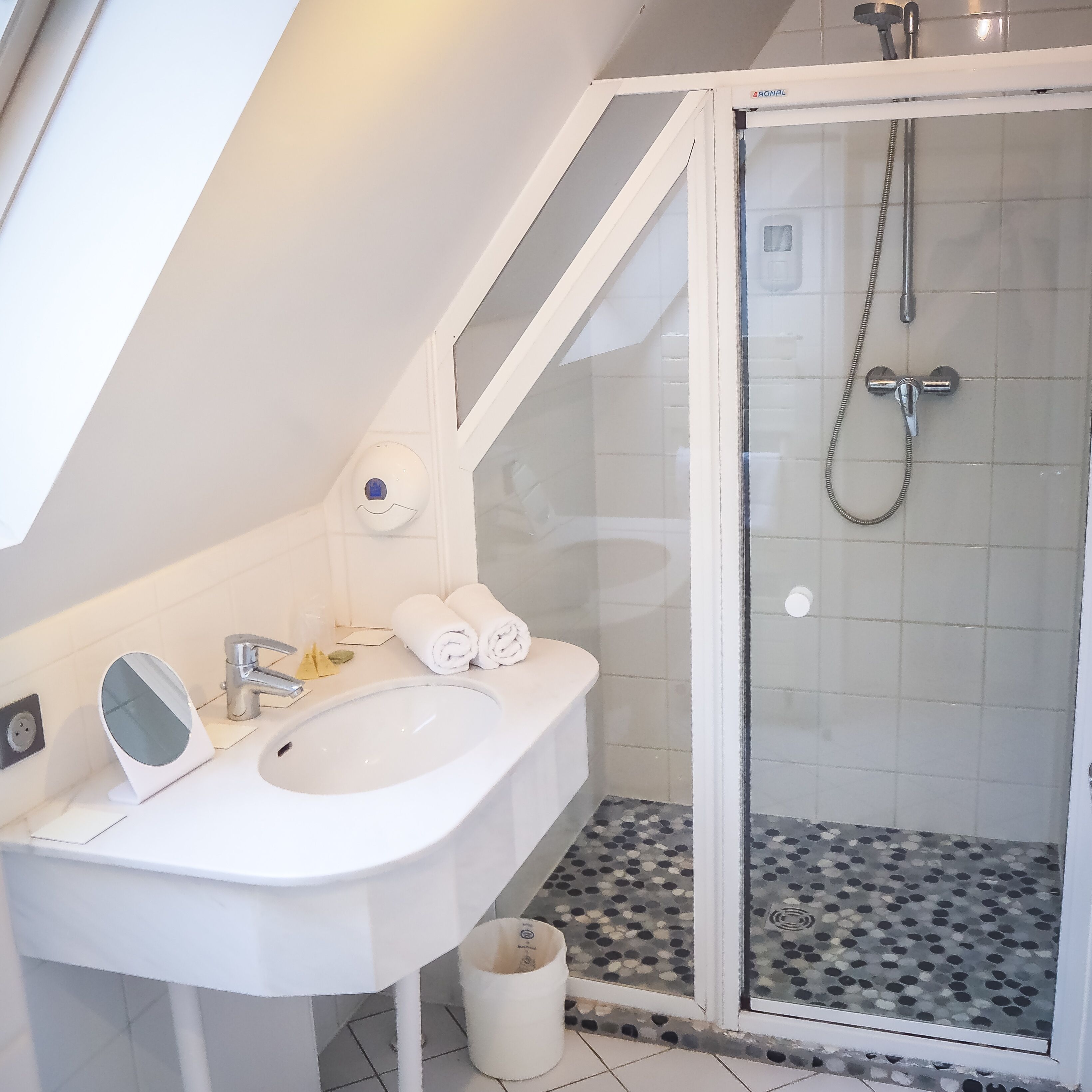 standard double room | bathroom | hair dryer, towels, soap, shampoo