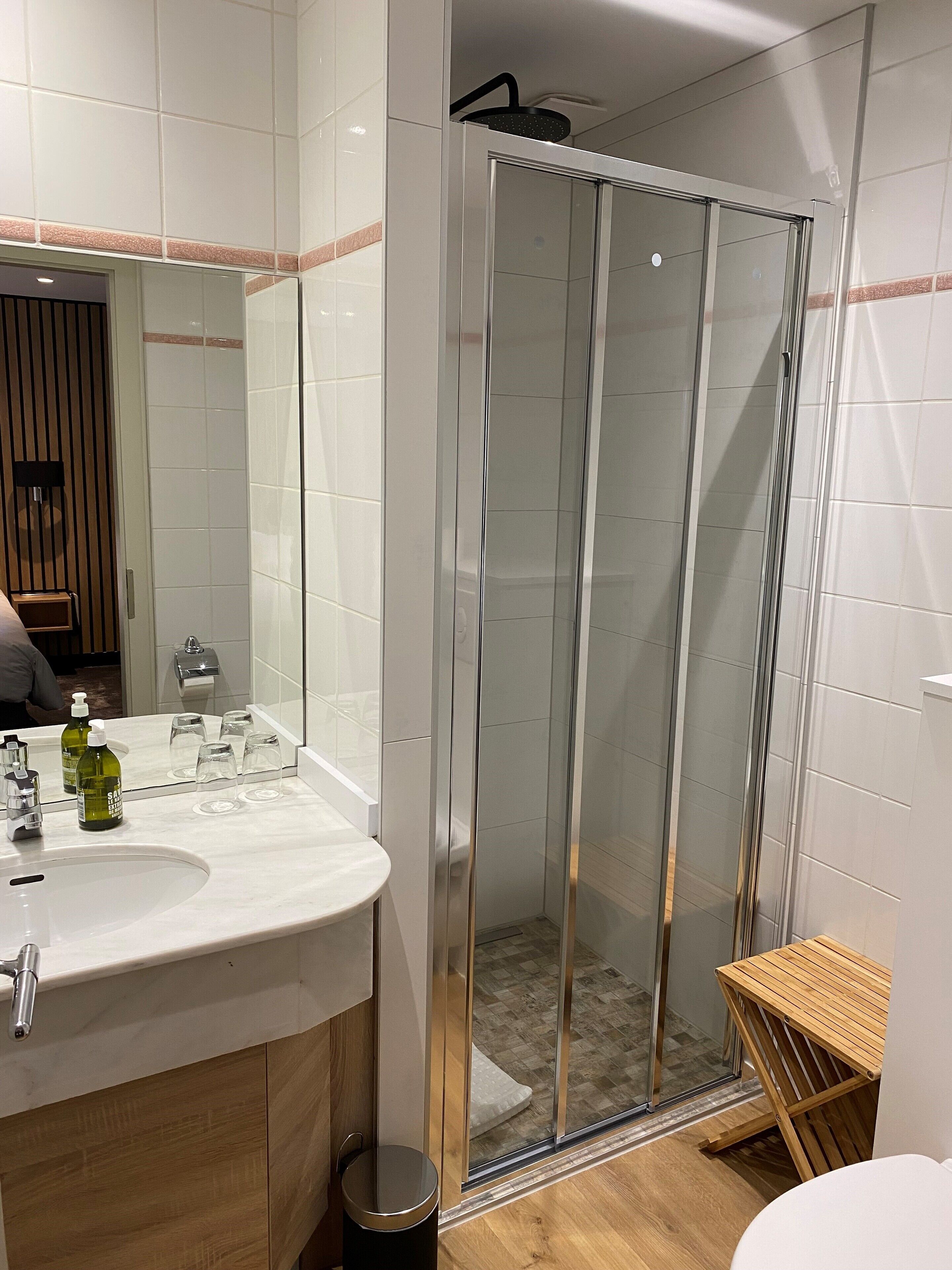 superior double room | bathroom | hair dryer, towels, soap, shampoo