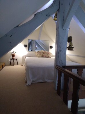 1 chambre, fer et planche à repasser, draps fournis