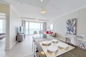 Deluxe Apartment | Living area - Horizon Bay 802 (Cape Town)