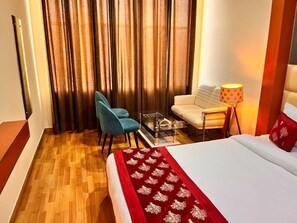 Phòng cách âm, bàn ủi/dụng cụ ủi quần áo 