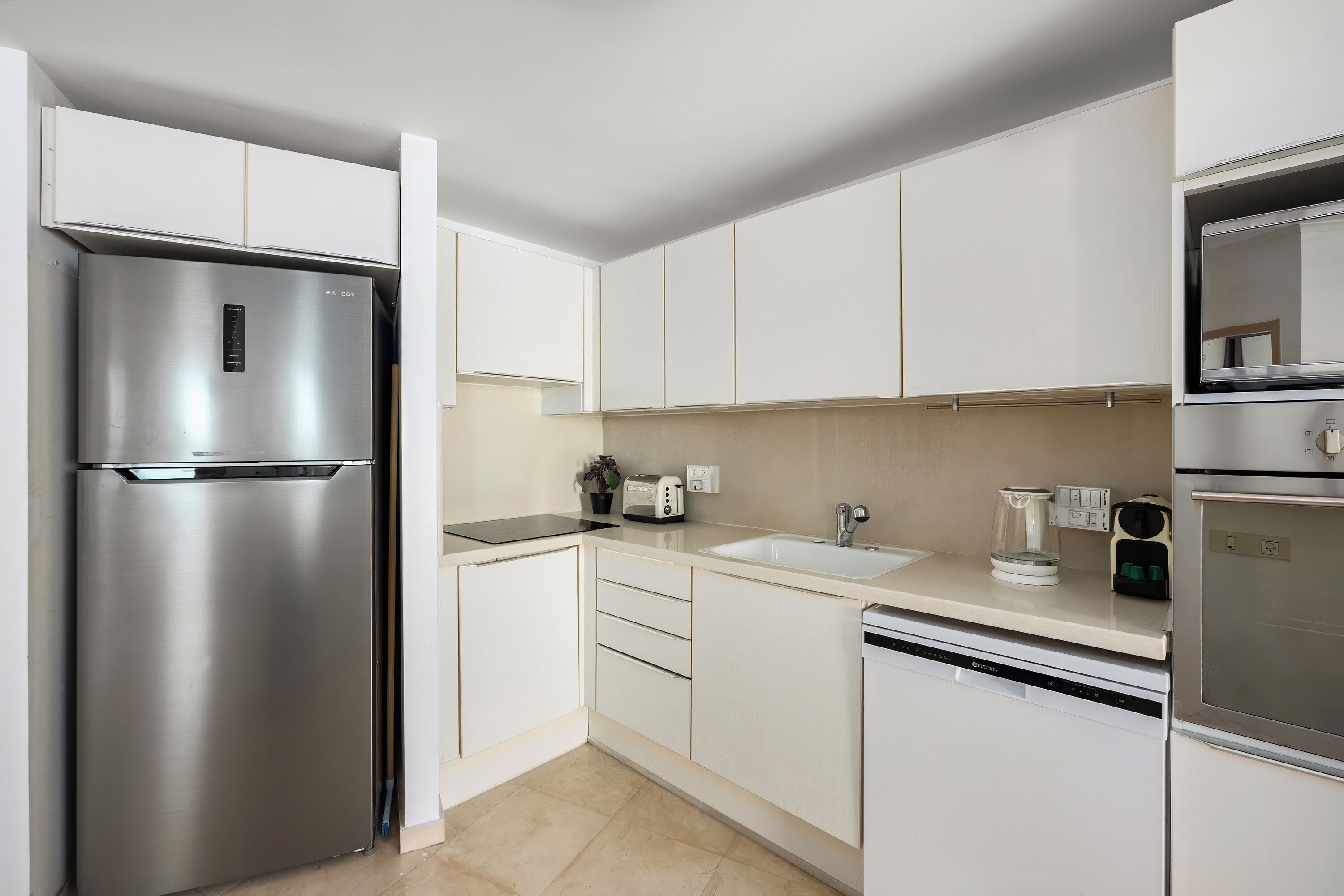 Apartment, 3 Bedrooms | Private kitchen | Fridge, microwave, oven, stovetop